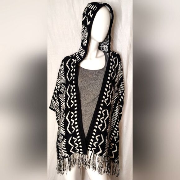 Love & Liberty Hooded  Sweater Poncho Cardigan w/ Fringe Winter Sz Small - Picture 13 of 13